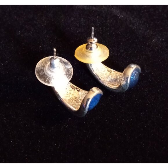 Vintage Silver & Blue Enamel Crescent-Shaped Stud Earrings With Push Back Closur - Picture 5 of 9